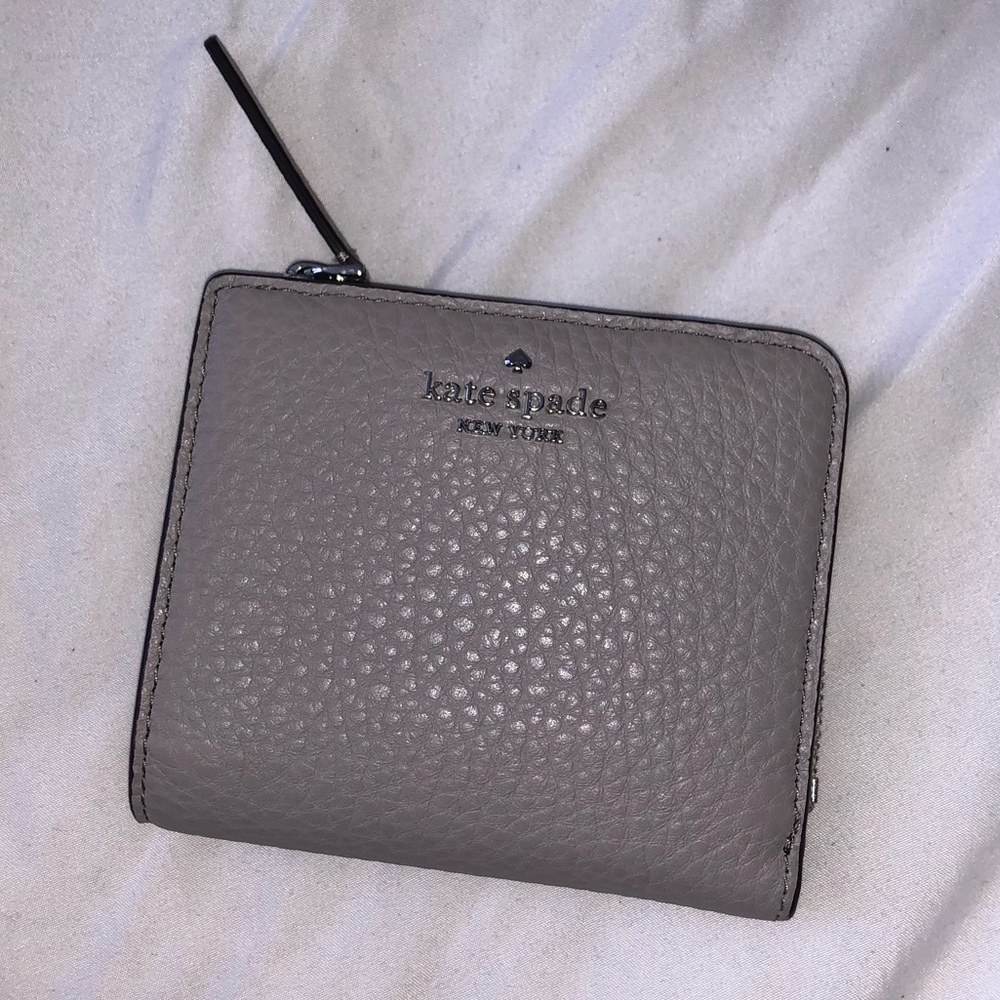 Kate Spade Wallet (BRAND NEW!)